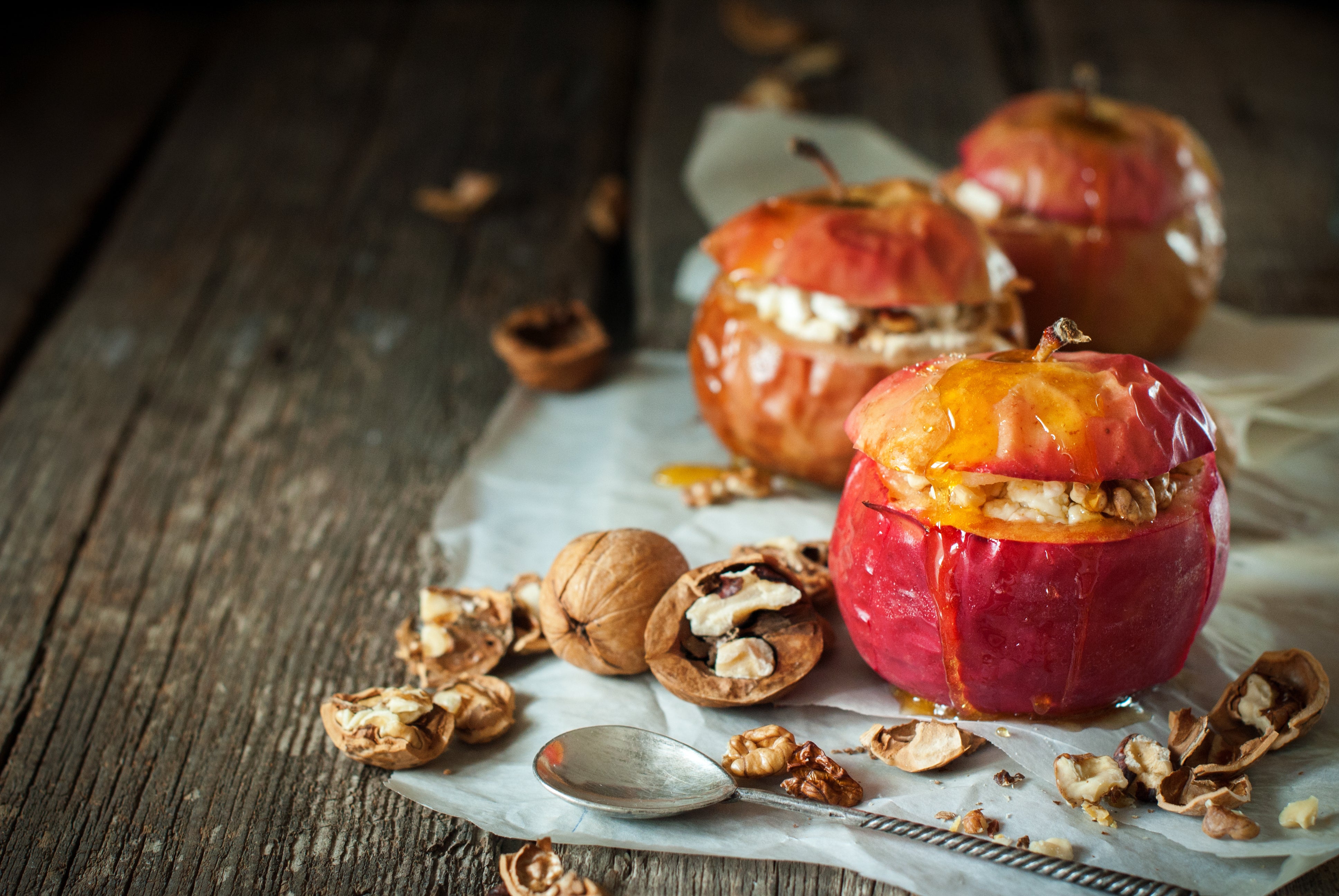 Baked Apples with Cinnamon Oatmeal Filling